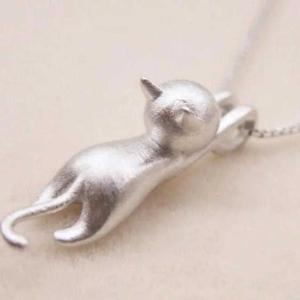 Playful Necklace in White Gold