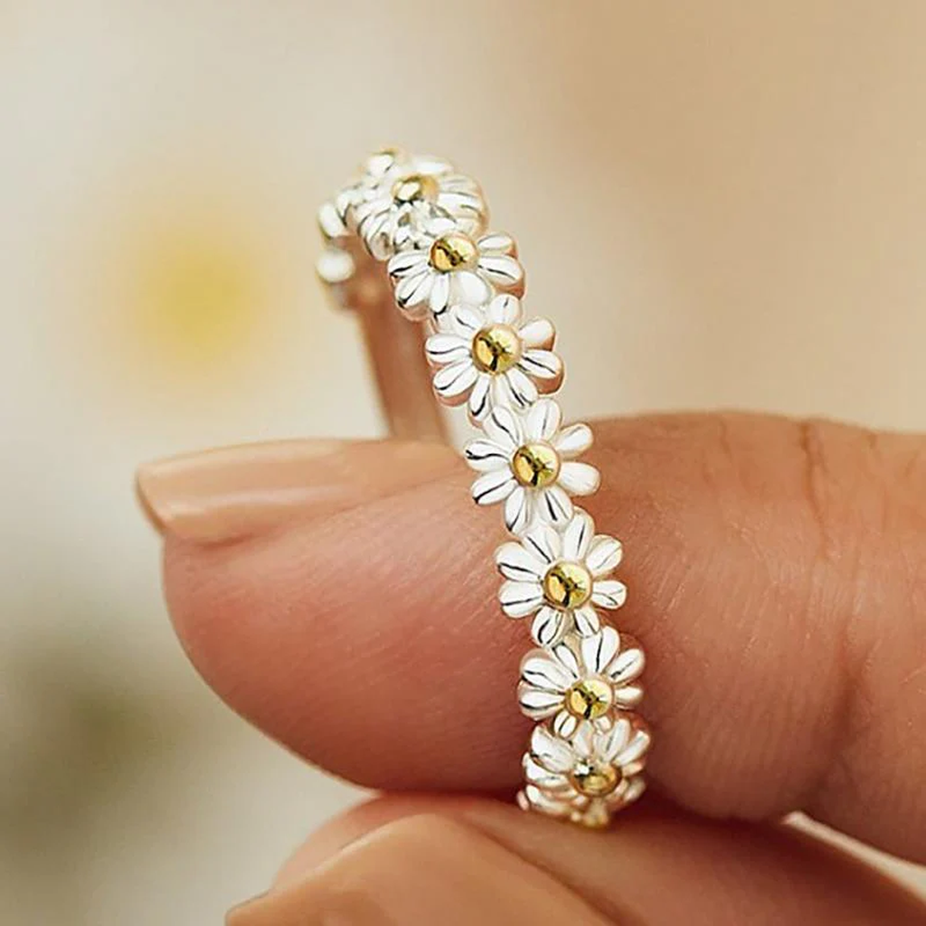 Adjustable Ring in White Gold with Enamel Daisies