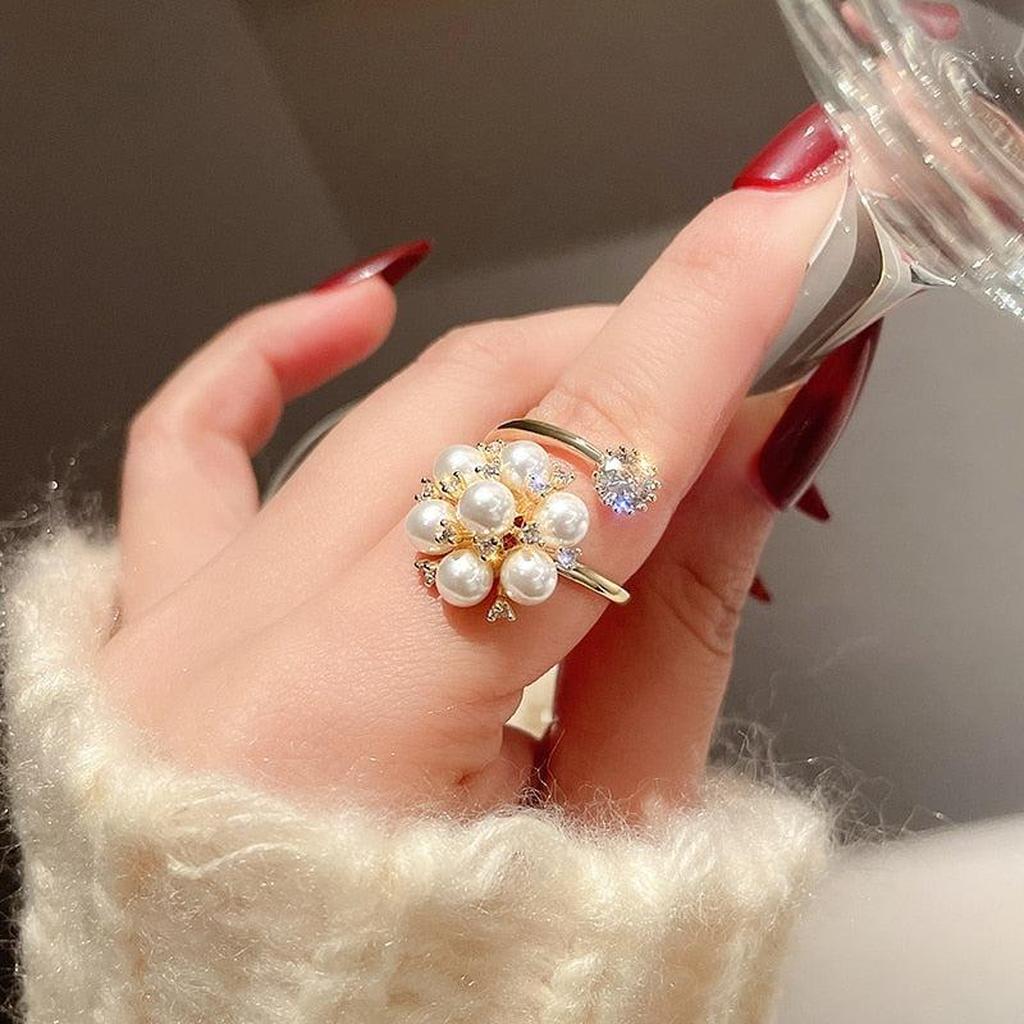 Adjustable Ring with Pearls