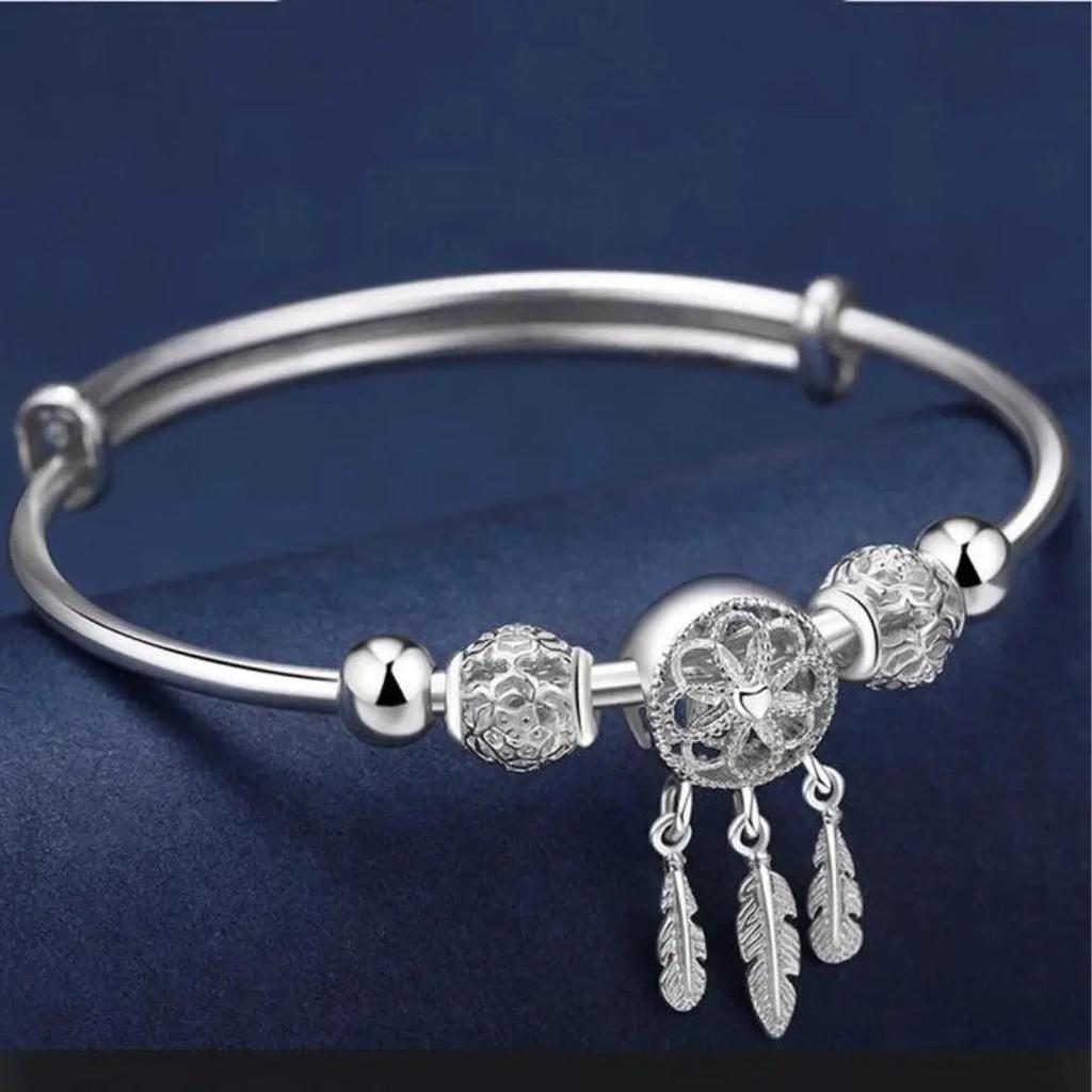 Adjustable Bracelet with Clover Medal in White Gold