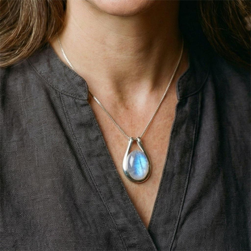 Vintage Necklace with White Opal