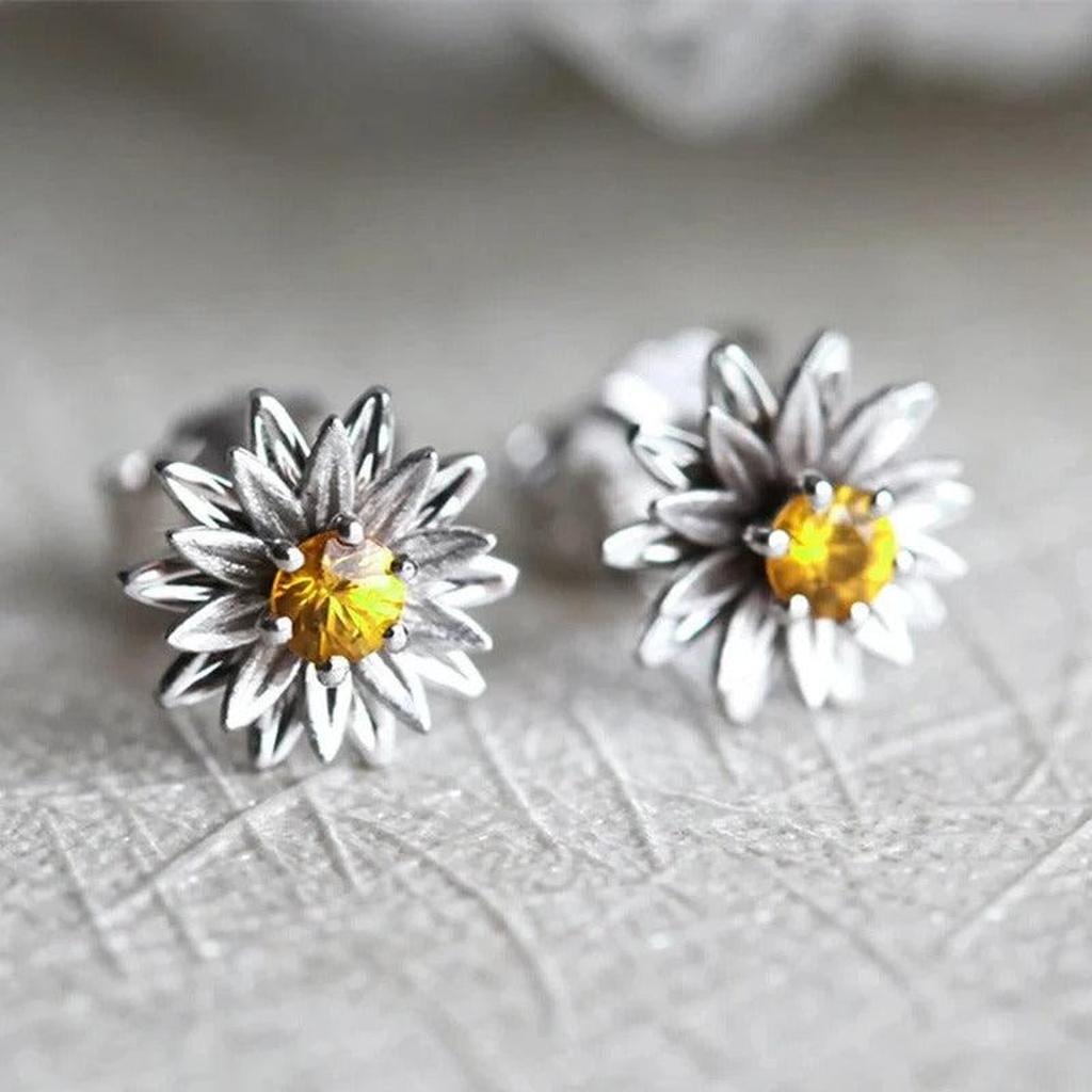 Vintage Earrings in White Gold with Flower