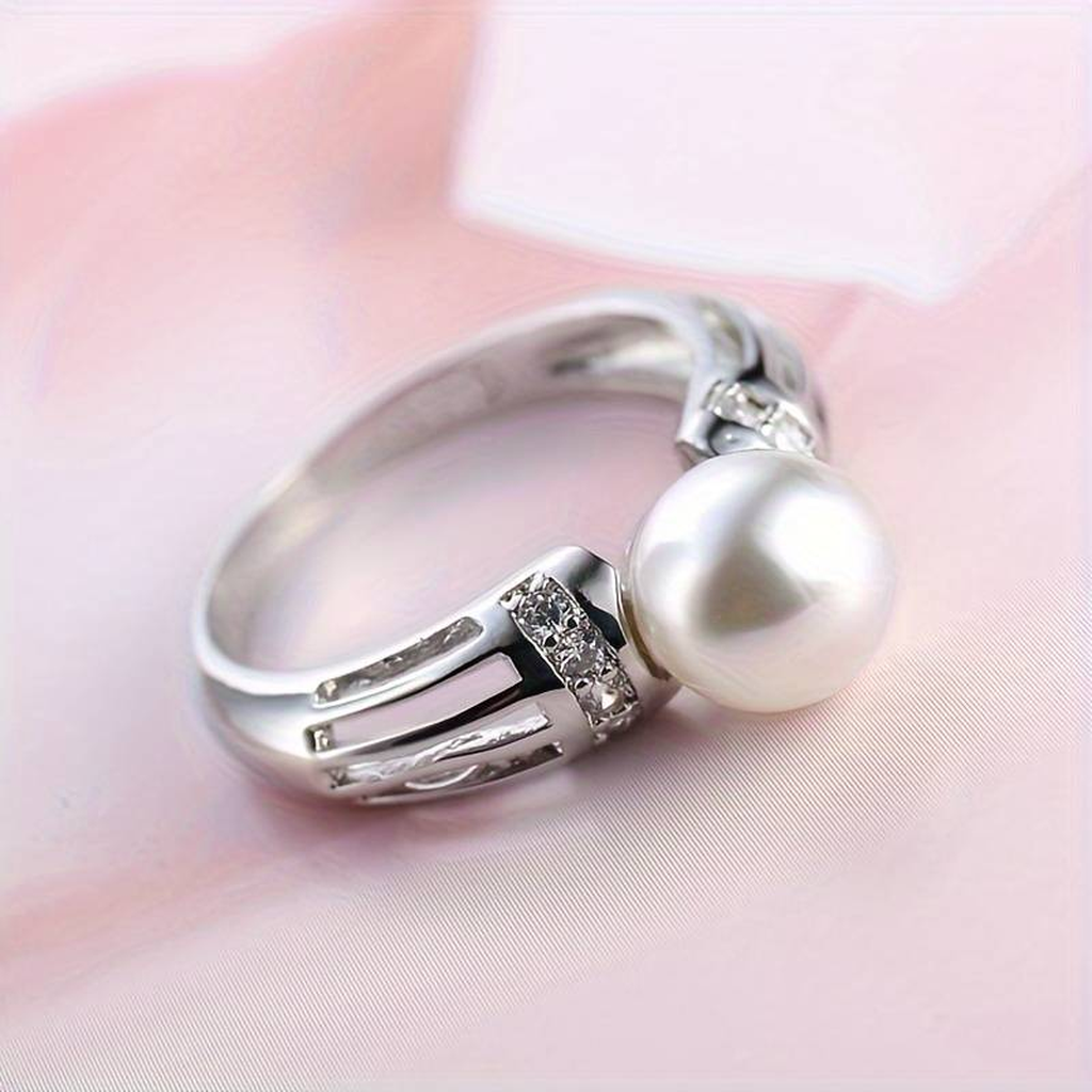 Vintage Ring with Pearl in White Gold