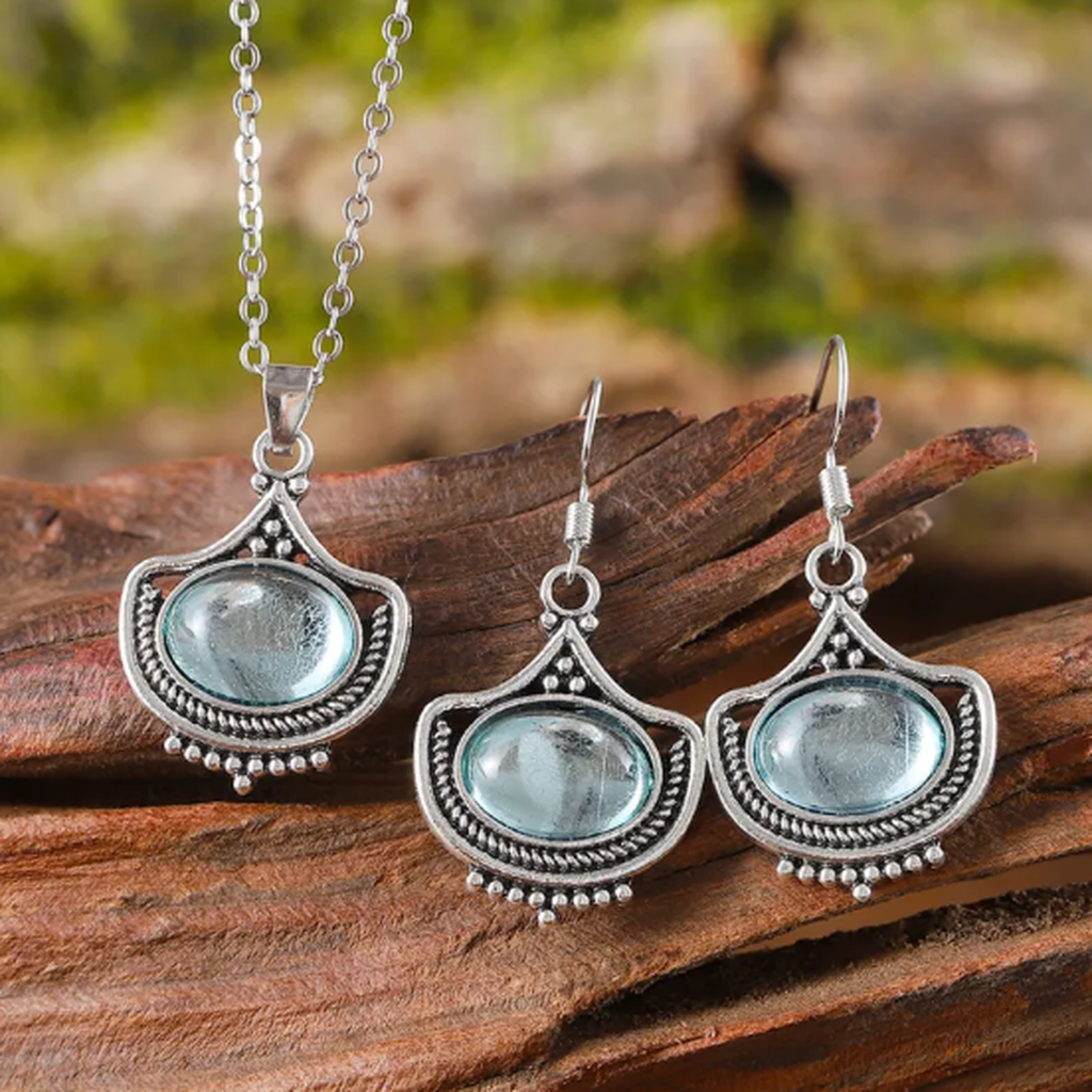 Vintage Set: Necklace and Earrings with Blue Oval Stones