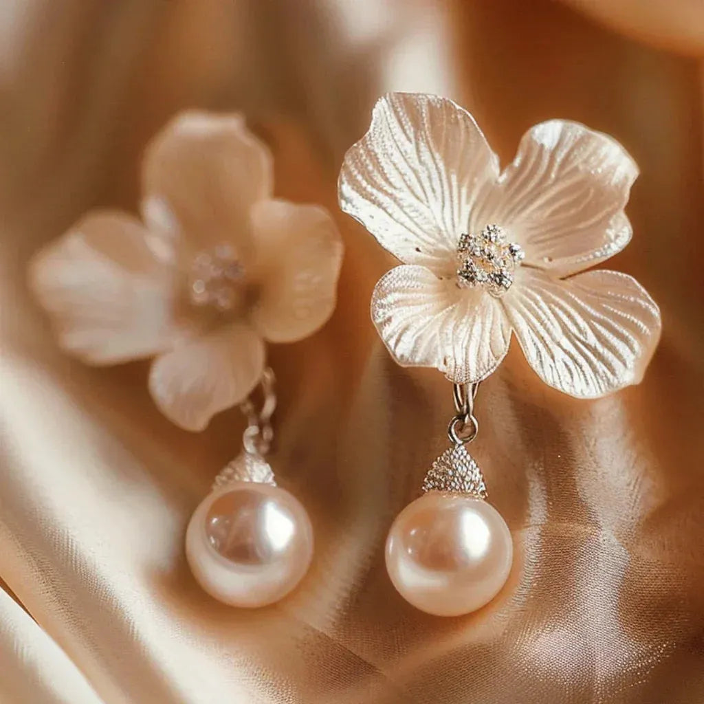 White Blossom Earrings with Daisy