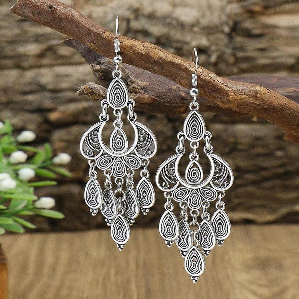 Antique Earrings with Pendant in White Gold