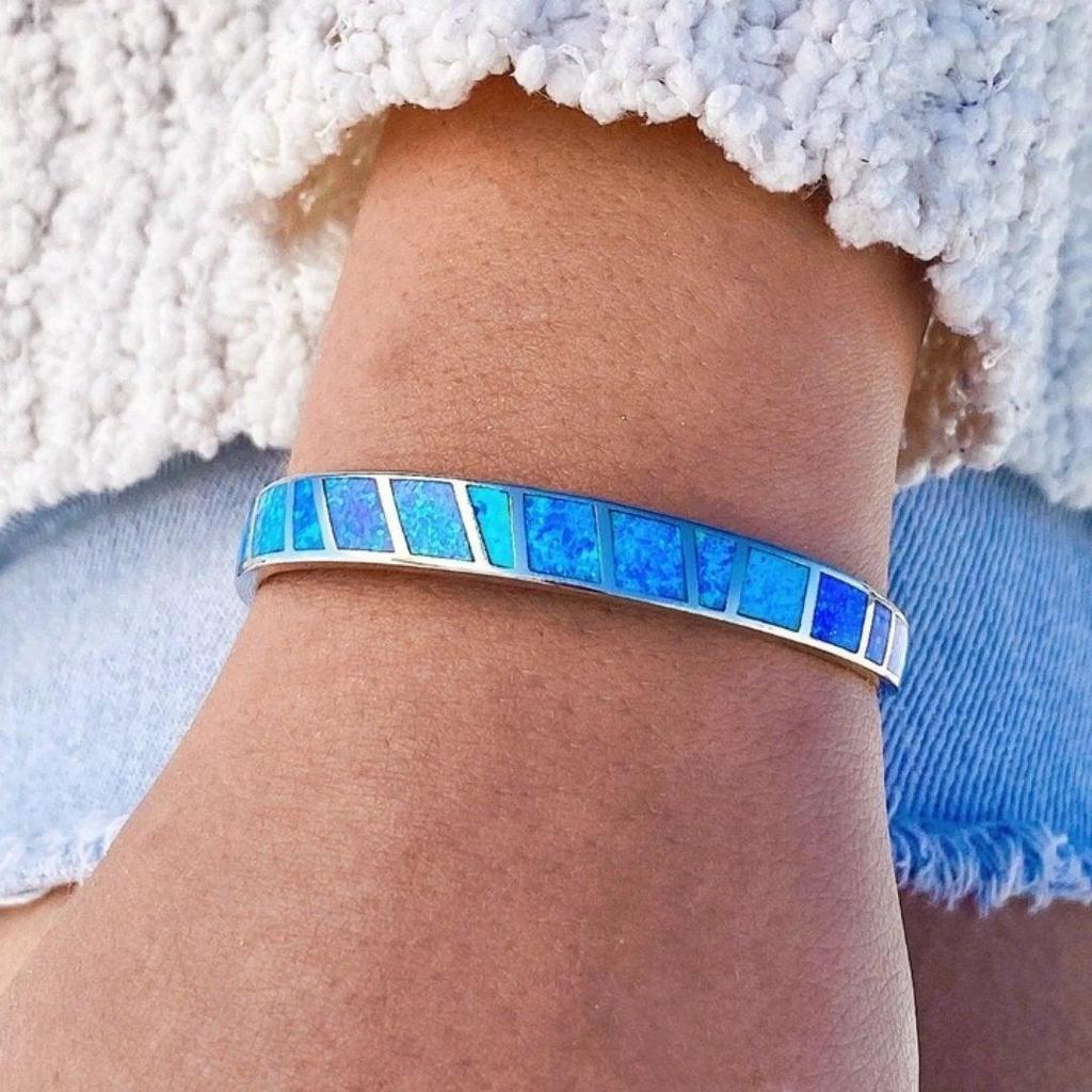 Bracelet with Blue Opal in White Gold