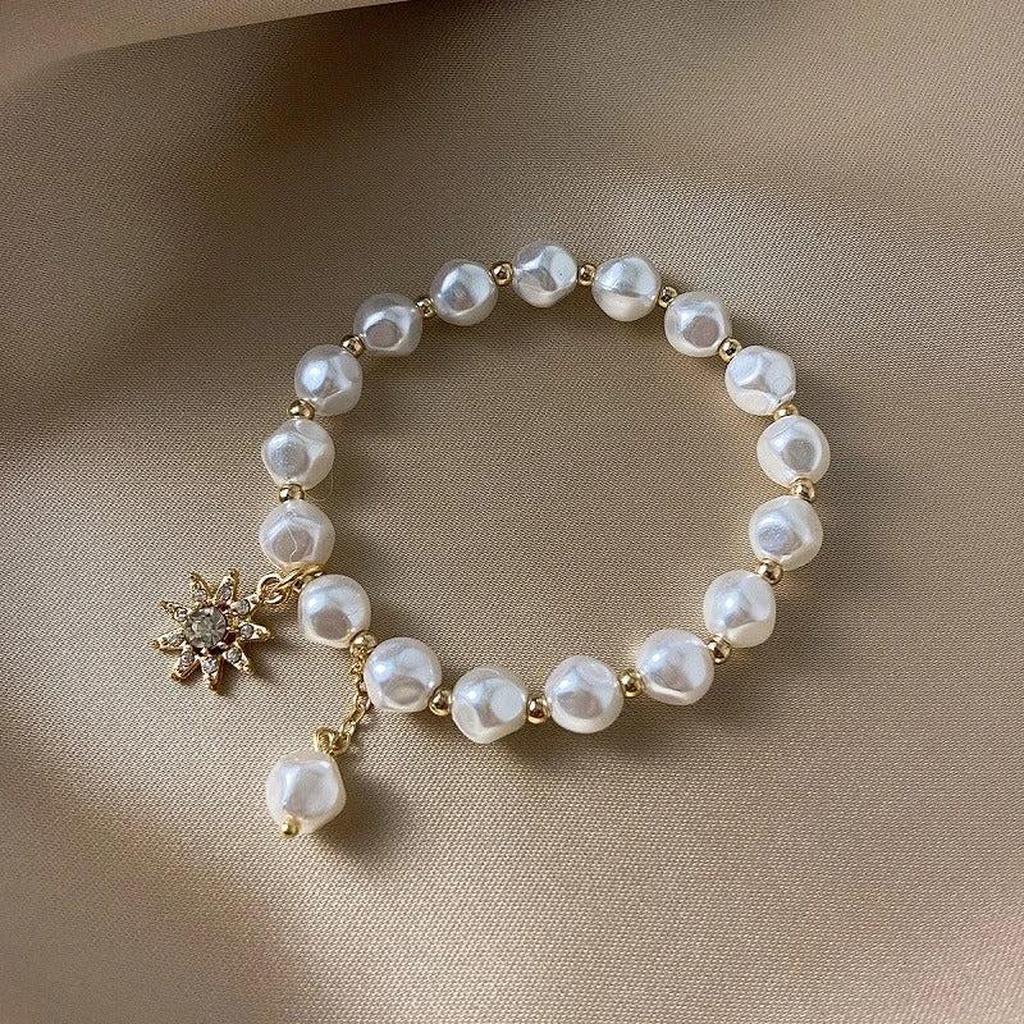 Bracelet with Locket, Daisies and Sunflower in White Gold