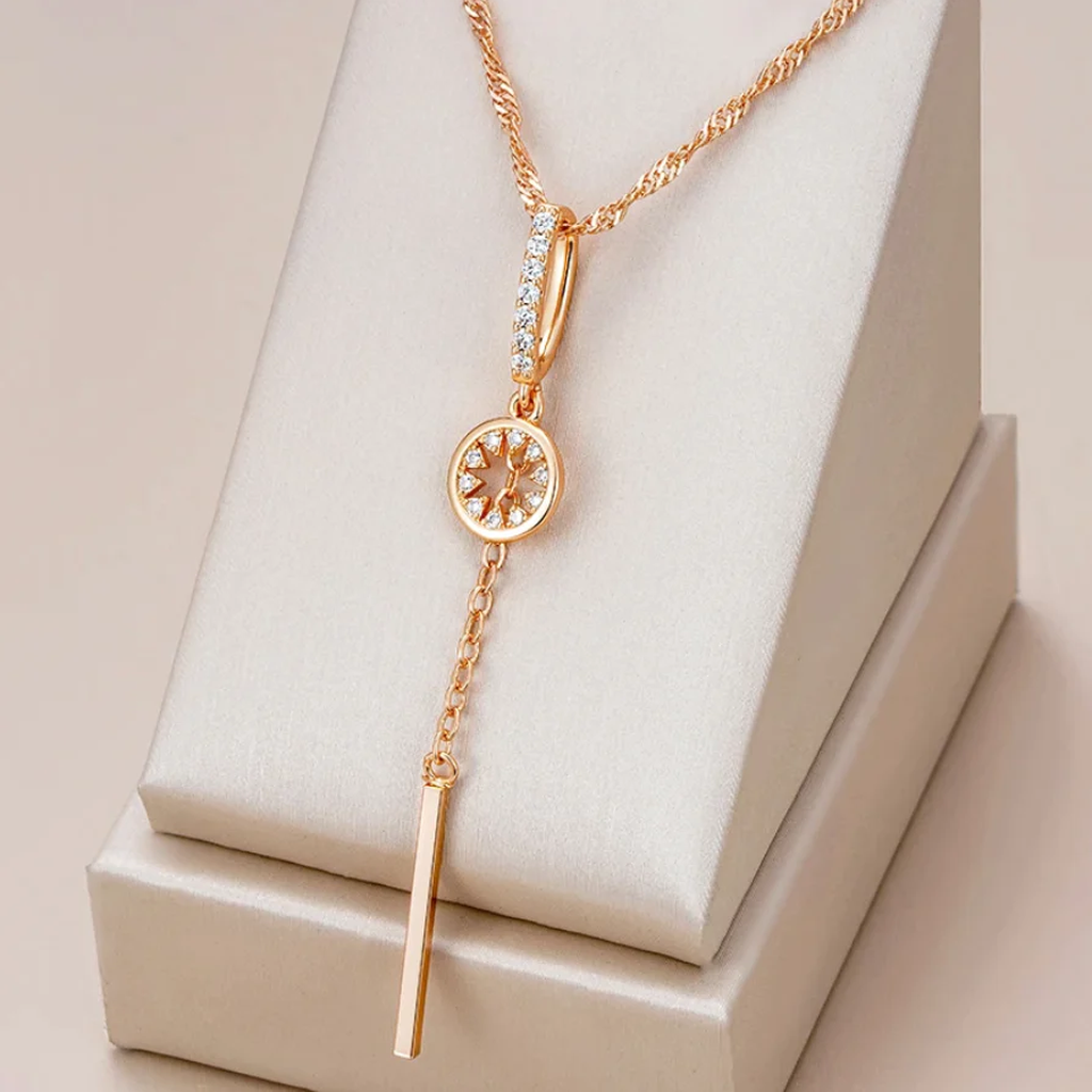 Elegant Necklace with Round Crystal in Gold