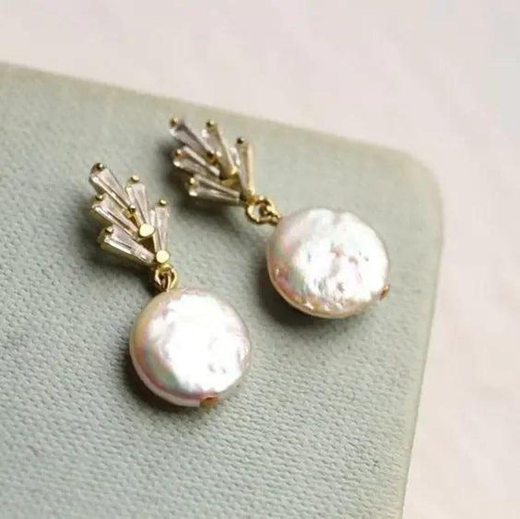 Elegant Earrings with Baroque Pearls