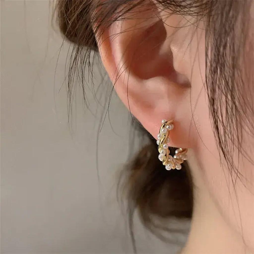Elegant Earrings with Round Pearls