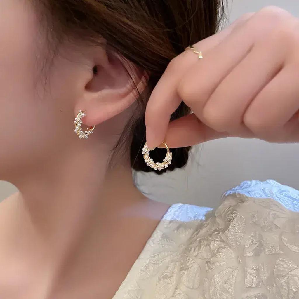 Elegant Earrings with Round Pearls