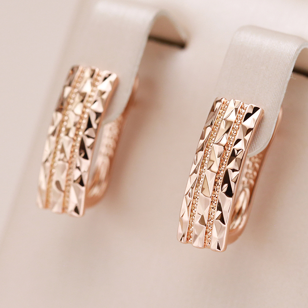 Elegant Earrings in Gold