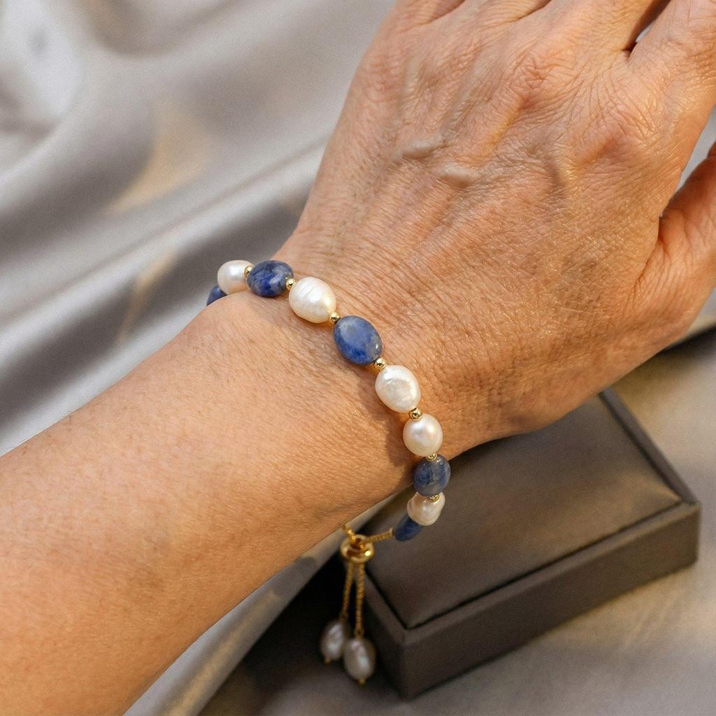 Elegant Bracelet with Ocean Daisies