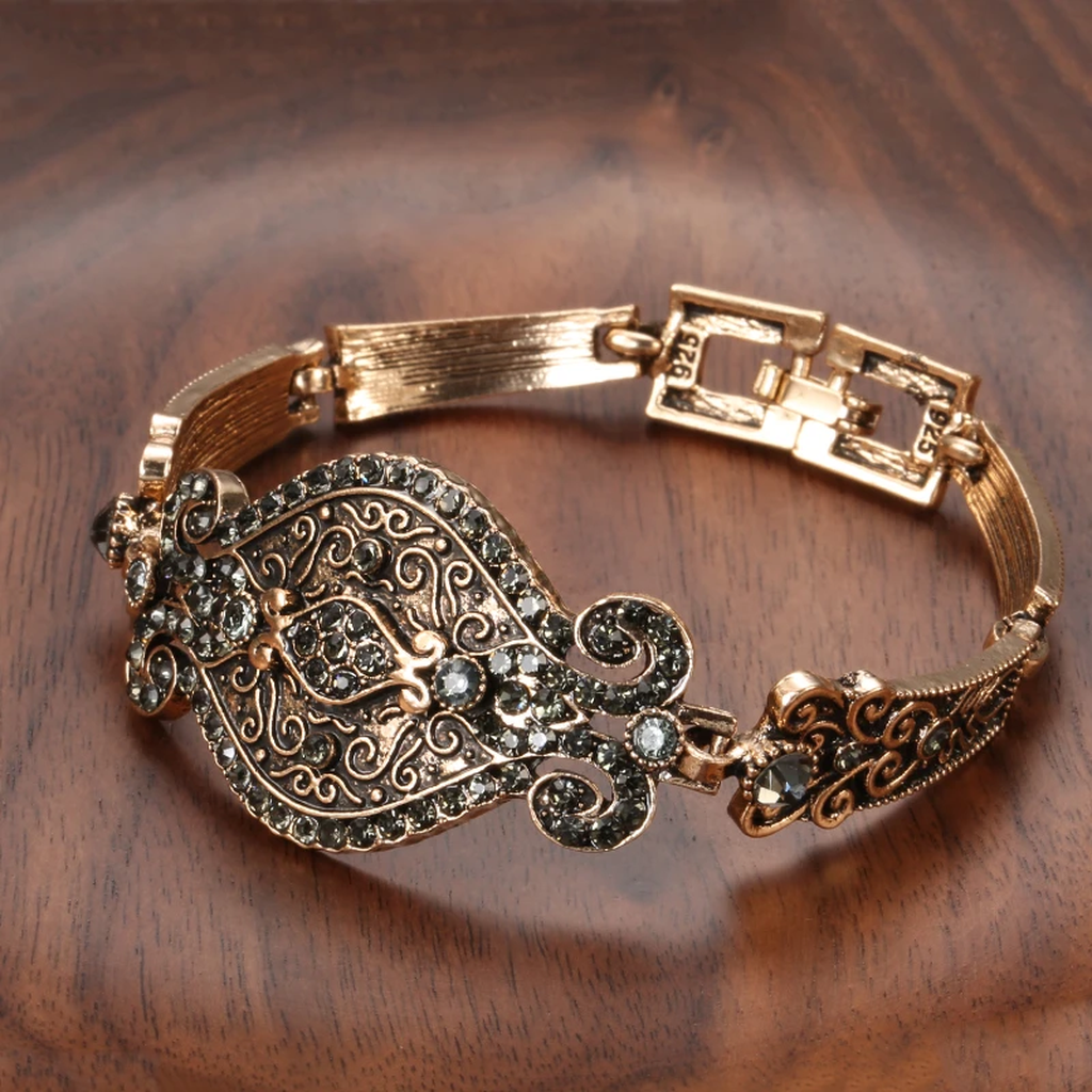 Elegant Bracelet with Black Crystal