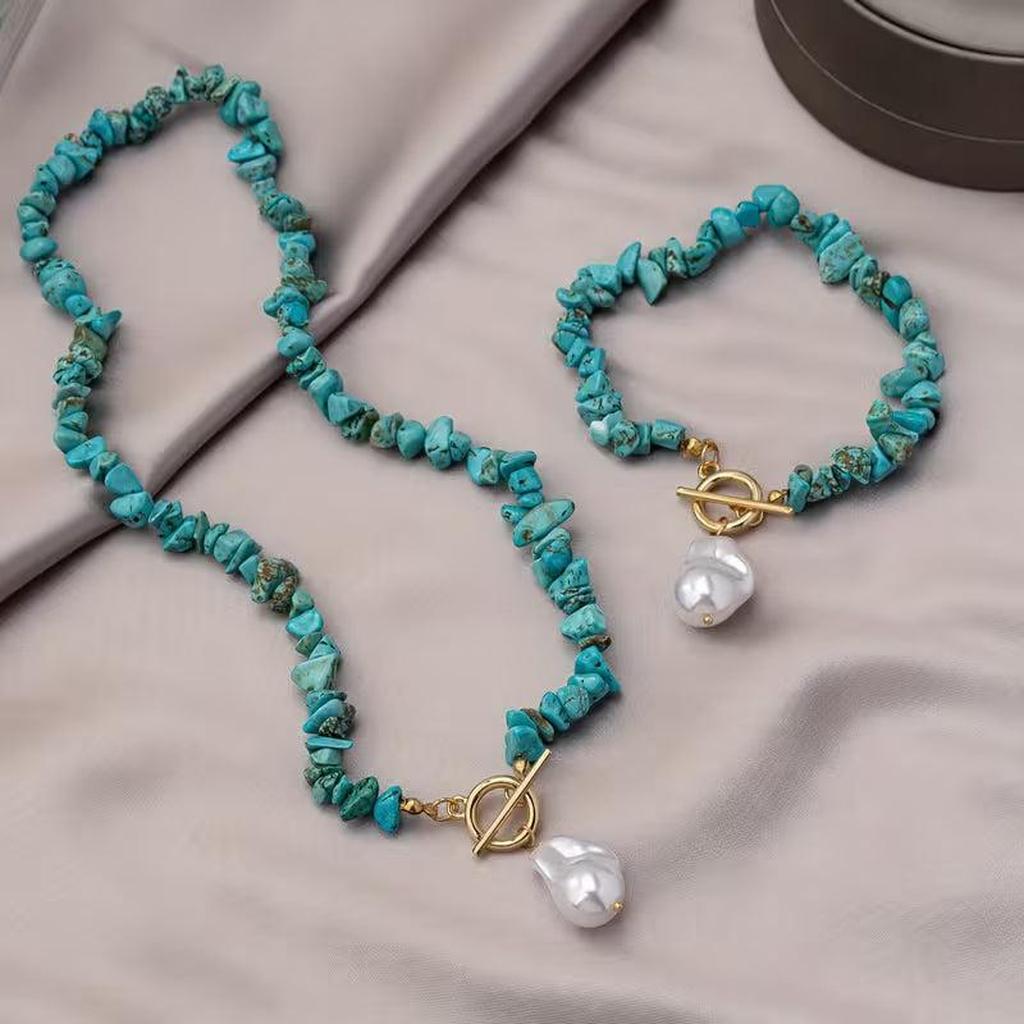 Elegant Jewellery Set with Natural Stones and Pearls