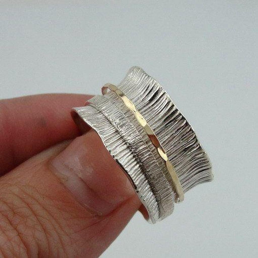 Fine Retro Ring in Gold and White Gold