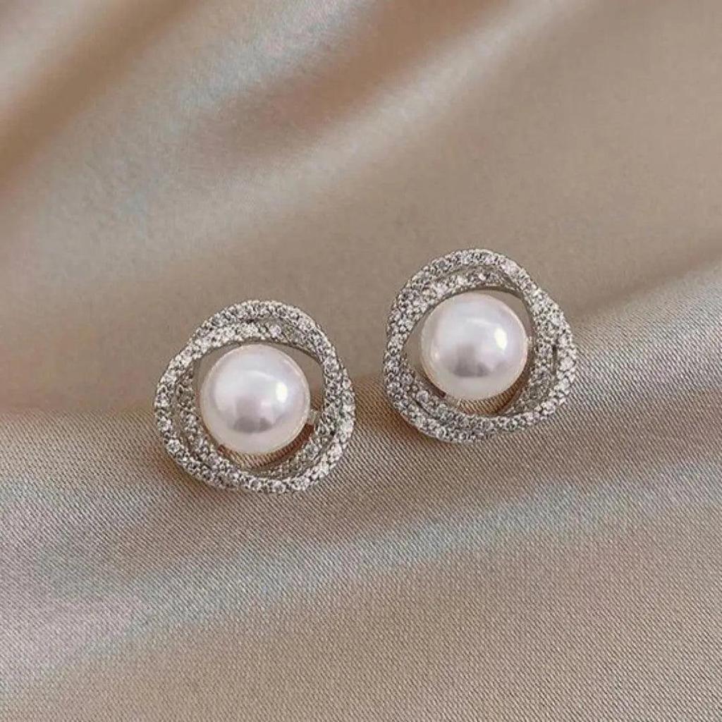 Shiny Spiral Earrings with Pearls