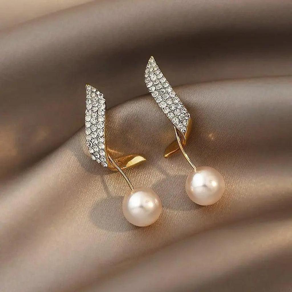 Gold Earrings with Daisies