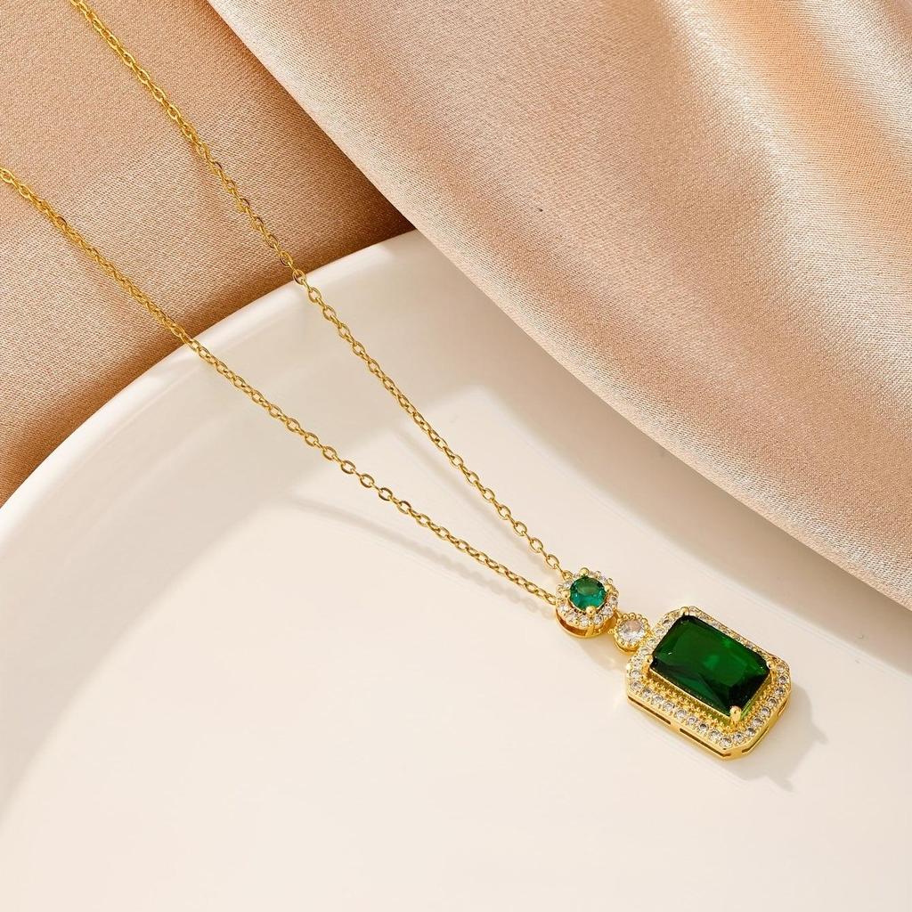 Greta Necklace with Emerald Green Stone