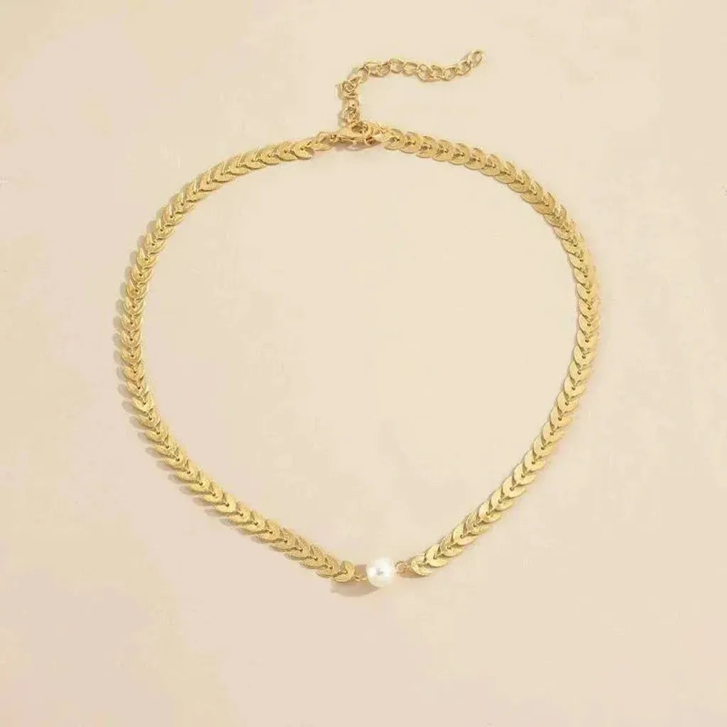 Greek Necklace with Pearl in Gold