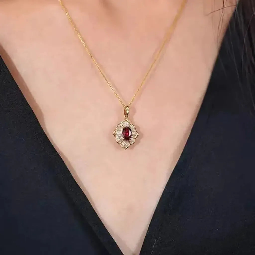 Necklace in Red Gold