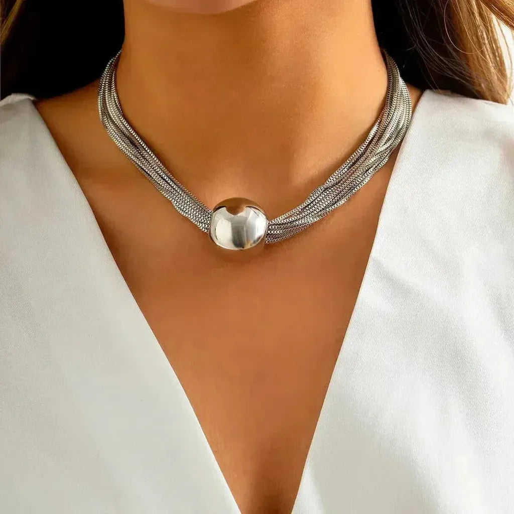 Necklace in Gold