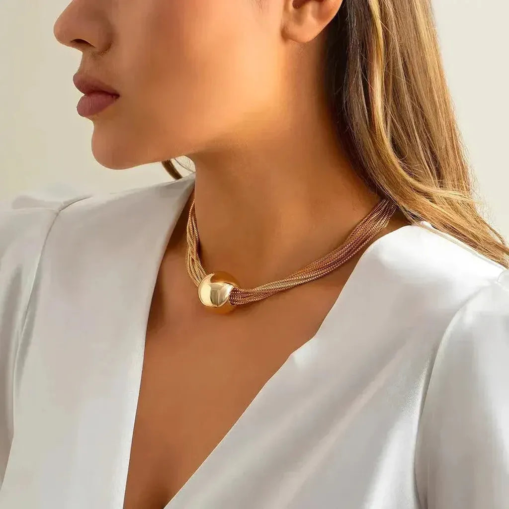 Necklace in Gold