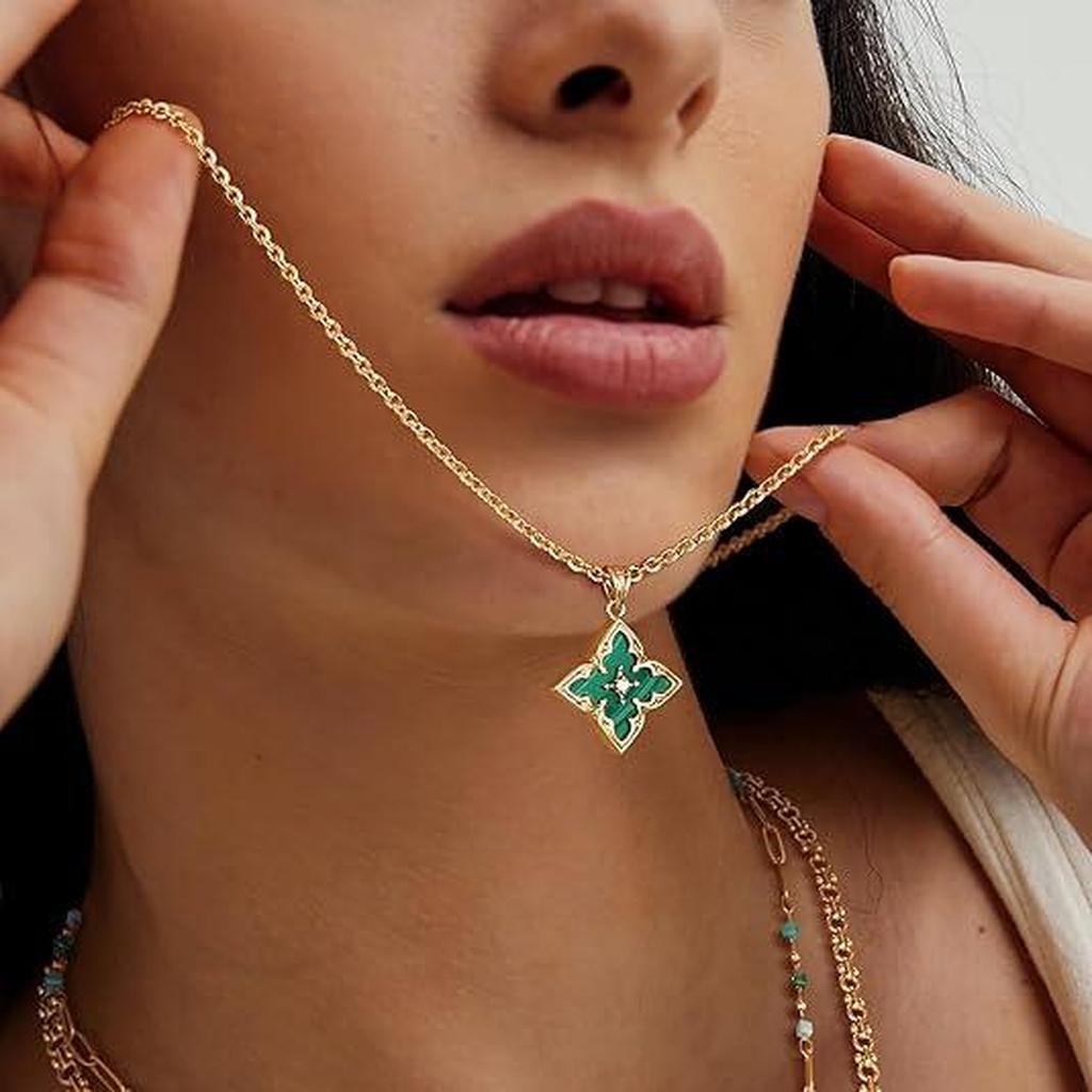 Necklace with Emerald Green Clover | Gold