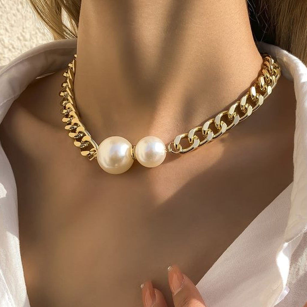 Double Necklace with Daisies