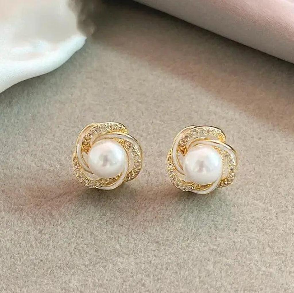 Drop Earrings in Gold with Round Pearls and Zirconia