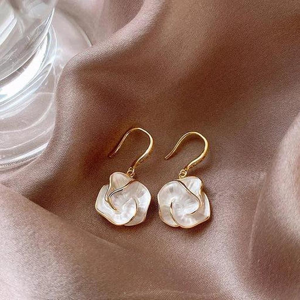 Drop Earrings with White Petals