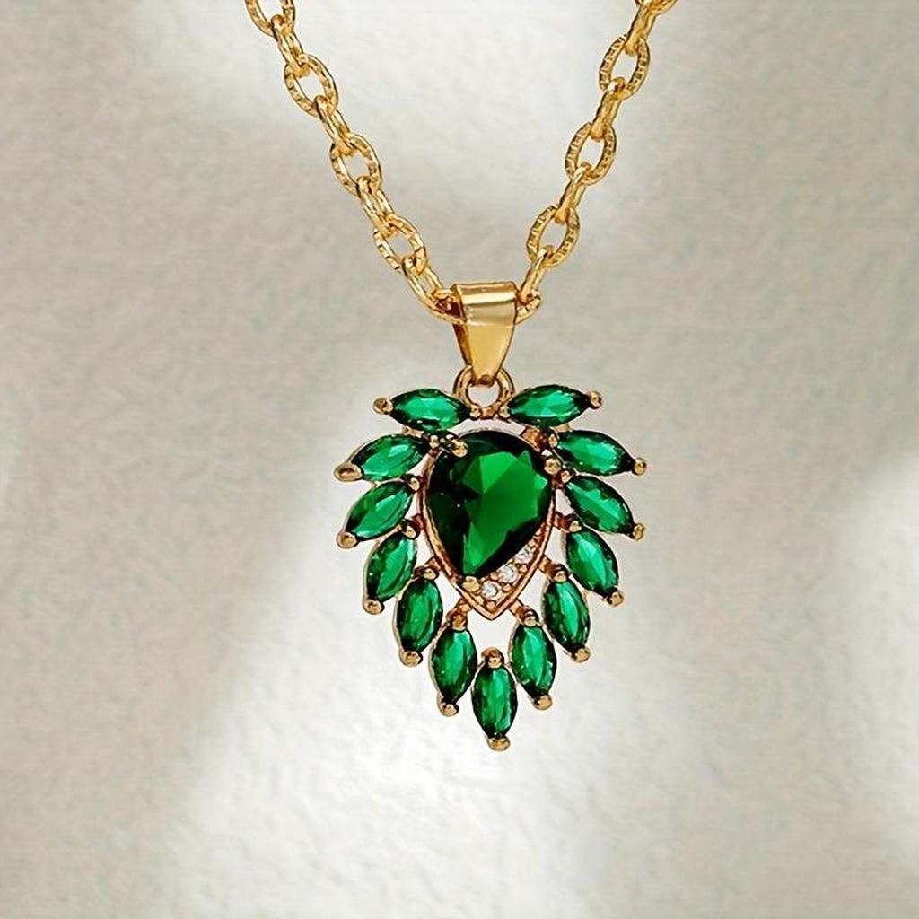 Matilde Necklace with Emerald Green Heart