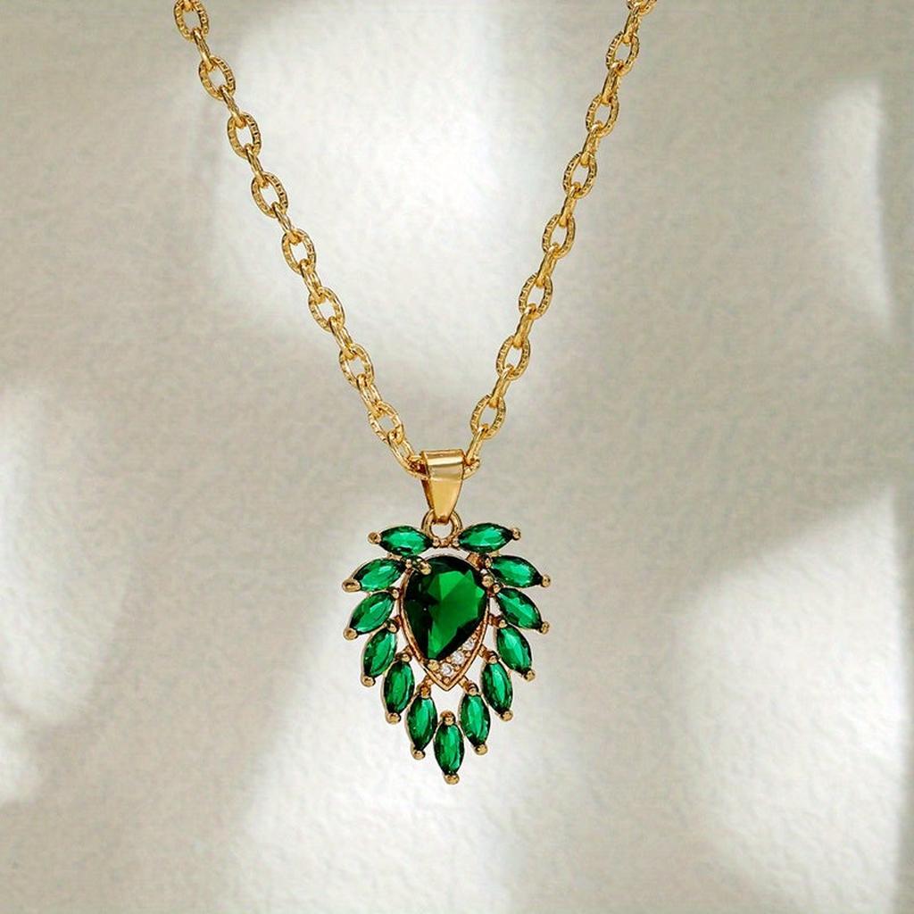 Matilde Necklace with Emerald Green Heart