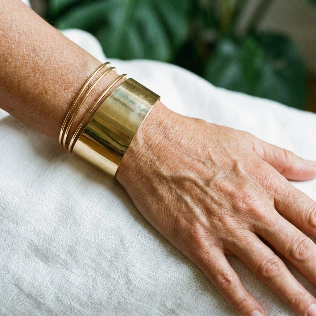 Classic Retro Bracelet in Gold Tone