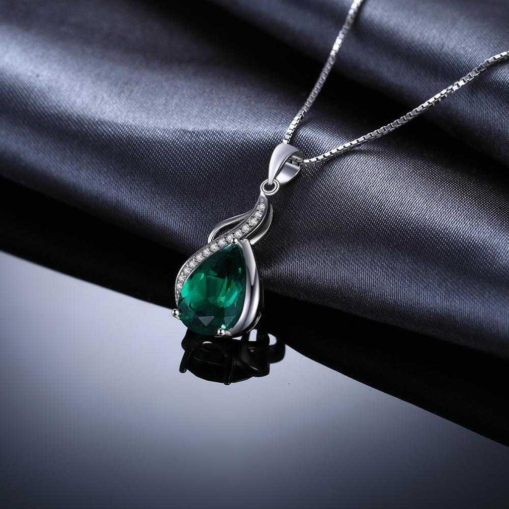 Leonia Necklace with Emerald Green Stone