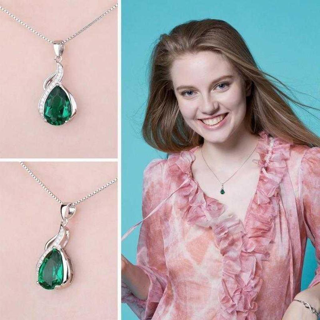 Leonia Necklace with Emerald Green Stone