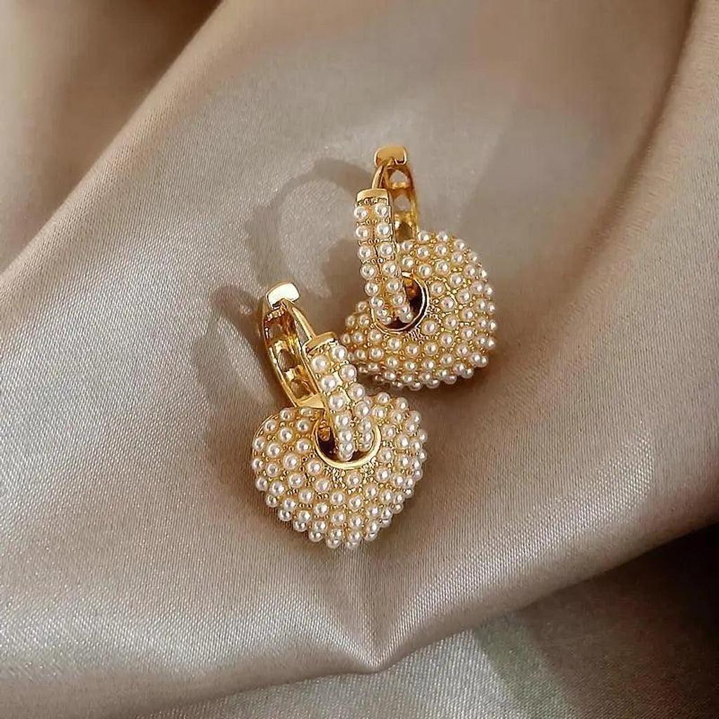 Pearl Earrings “Love” in Gold