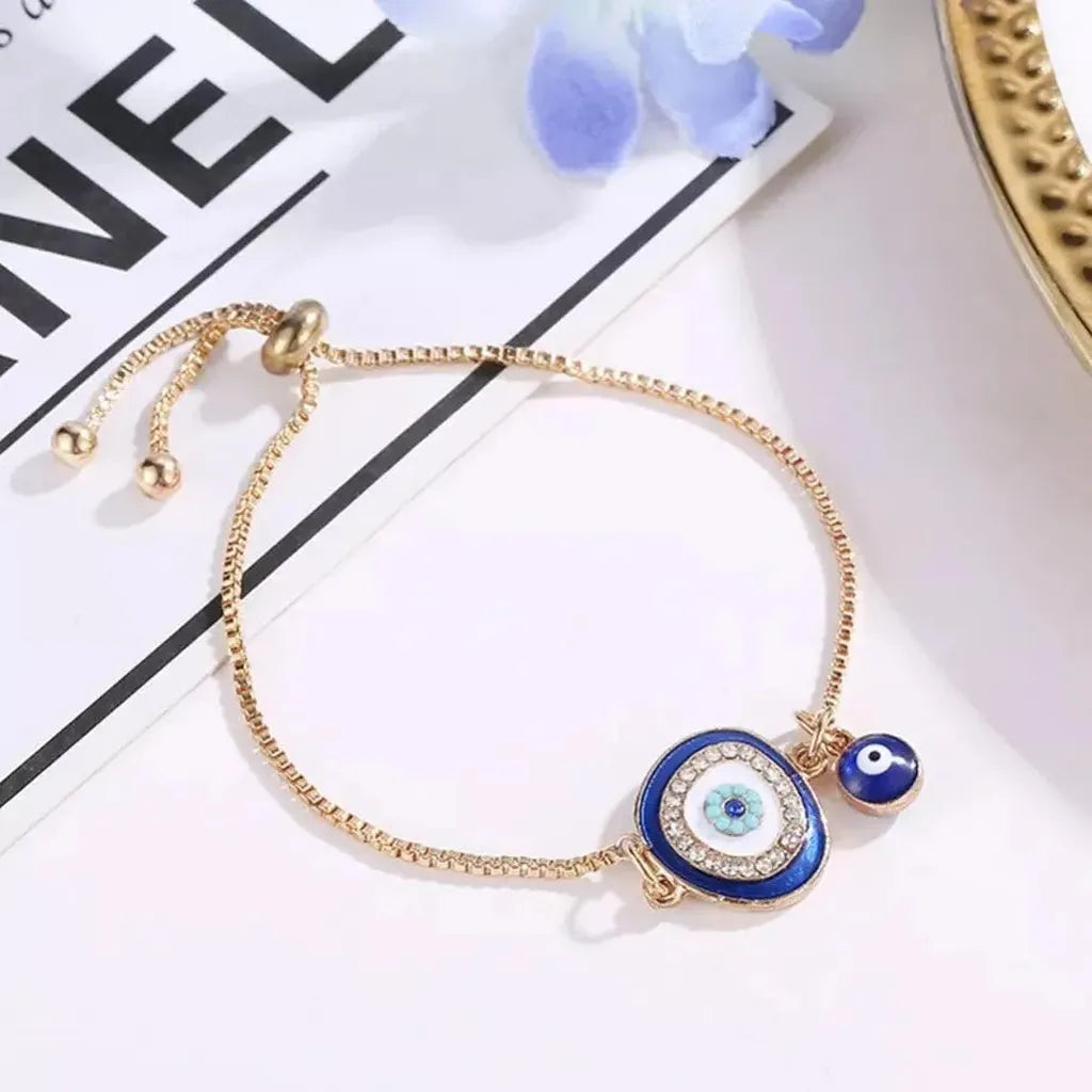 Luxurious Bracelet with Gorgon Eye