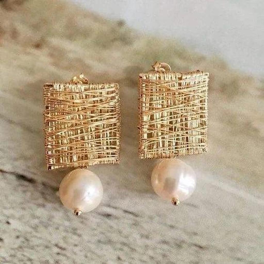 Earrings in Gold Wire with Retro Pearls