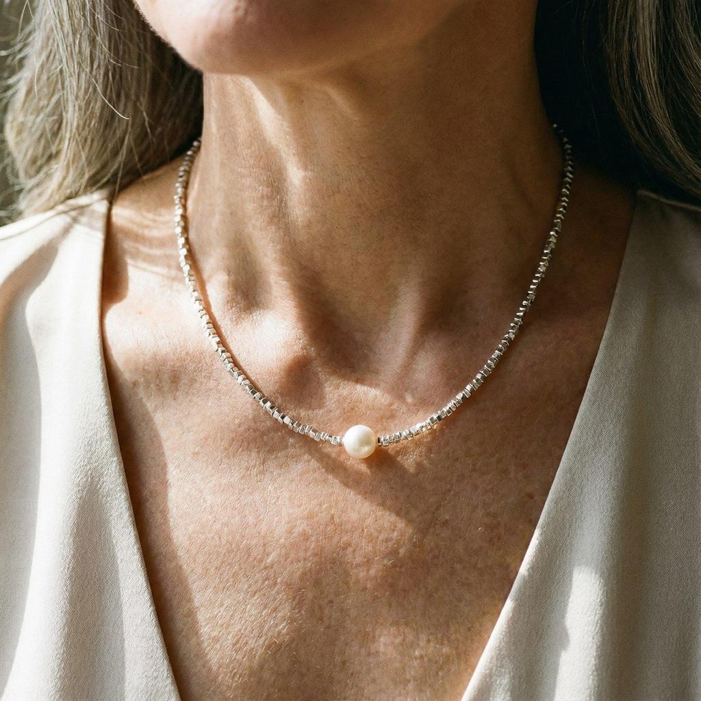 Retro Necklace with Pearls