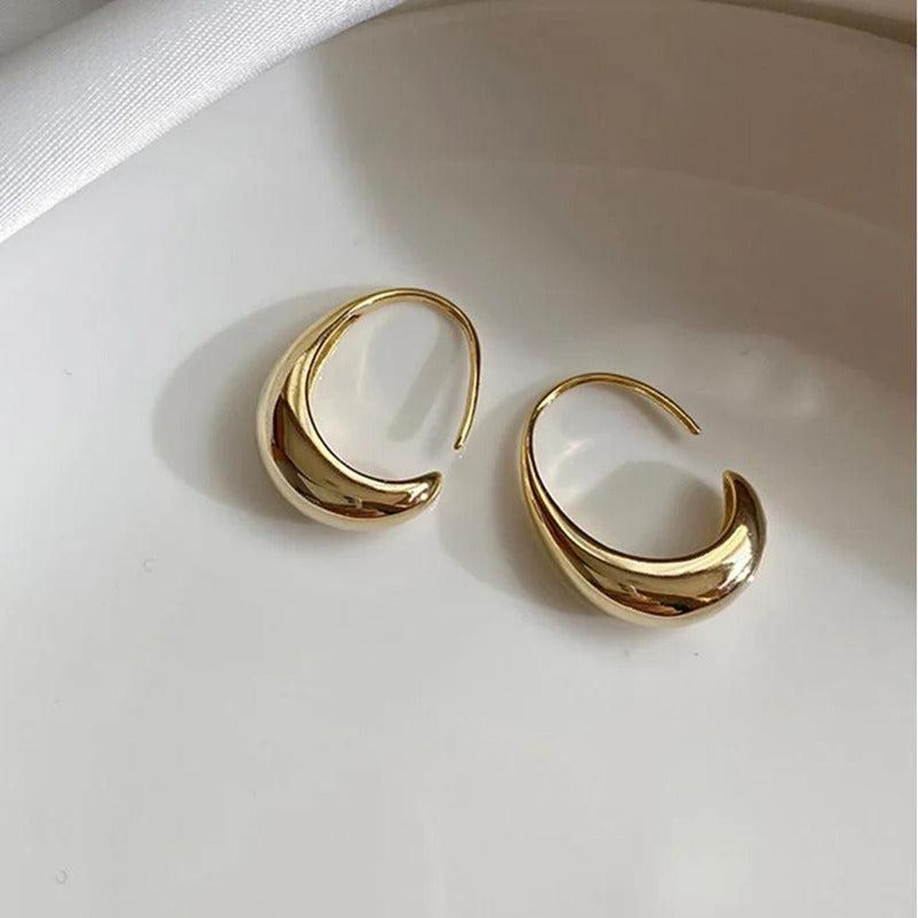 Retro Earrings in Shape of a Gold Crescent Moon