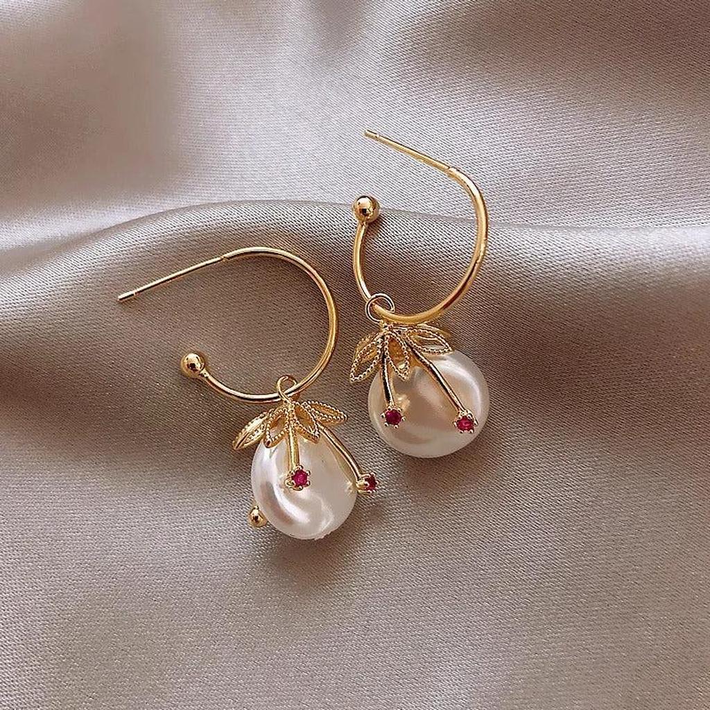 Retro Earrings in Gold with Cherry Pearl