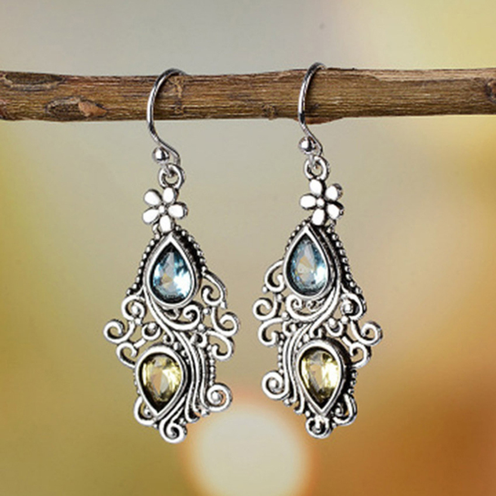 Retro Earrings in White Gold with Crystals