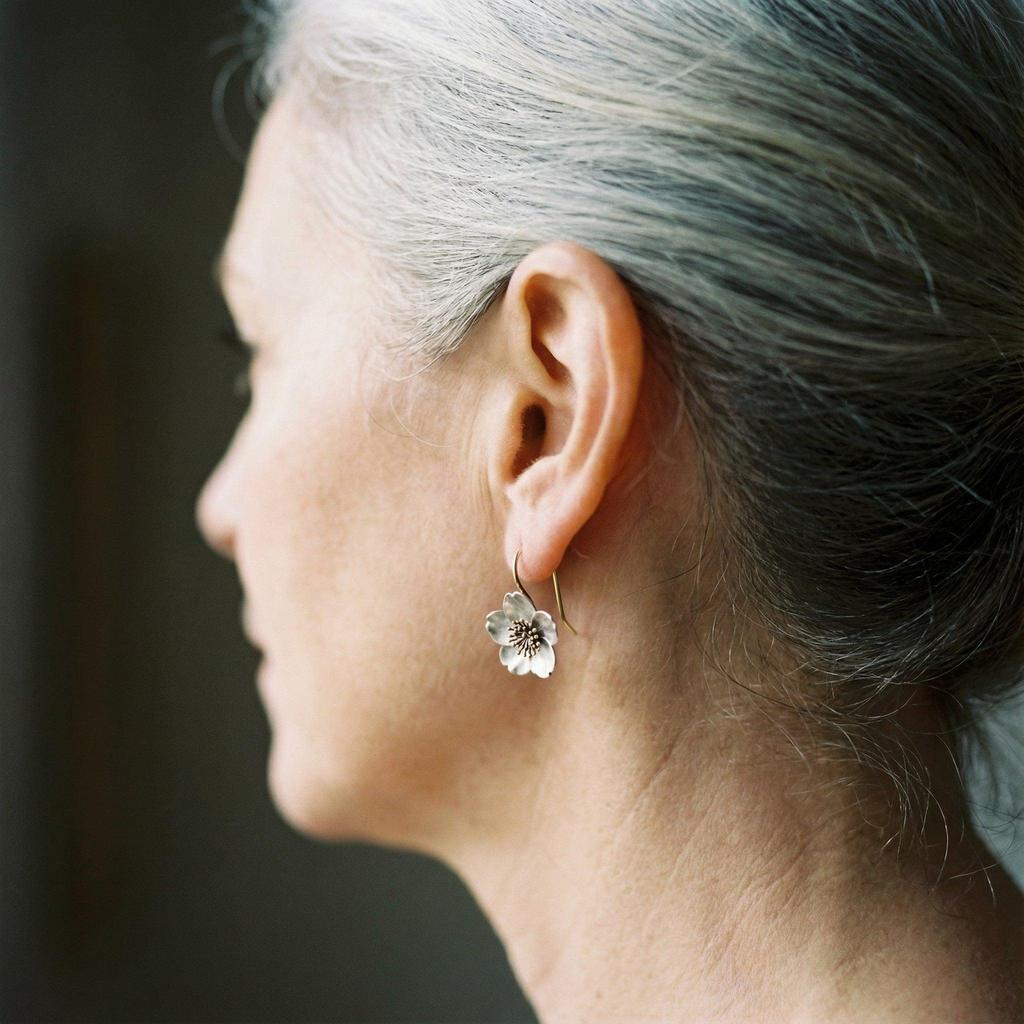 Retro Flower Earrings in White Gold and Gold