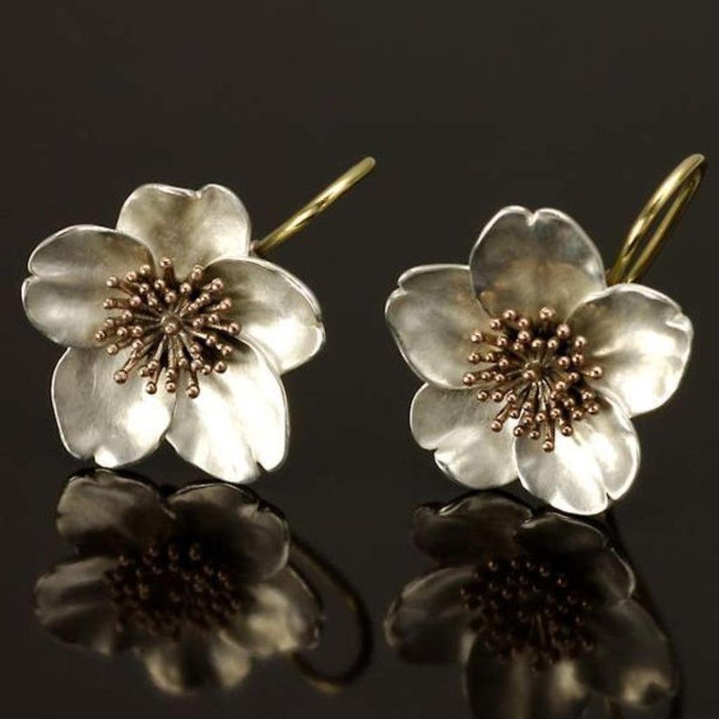 Retro Flower Earrings in White Gold and Gold