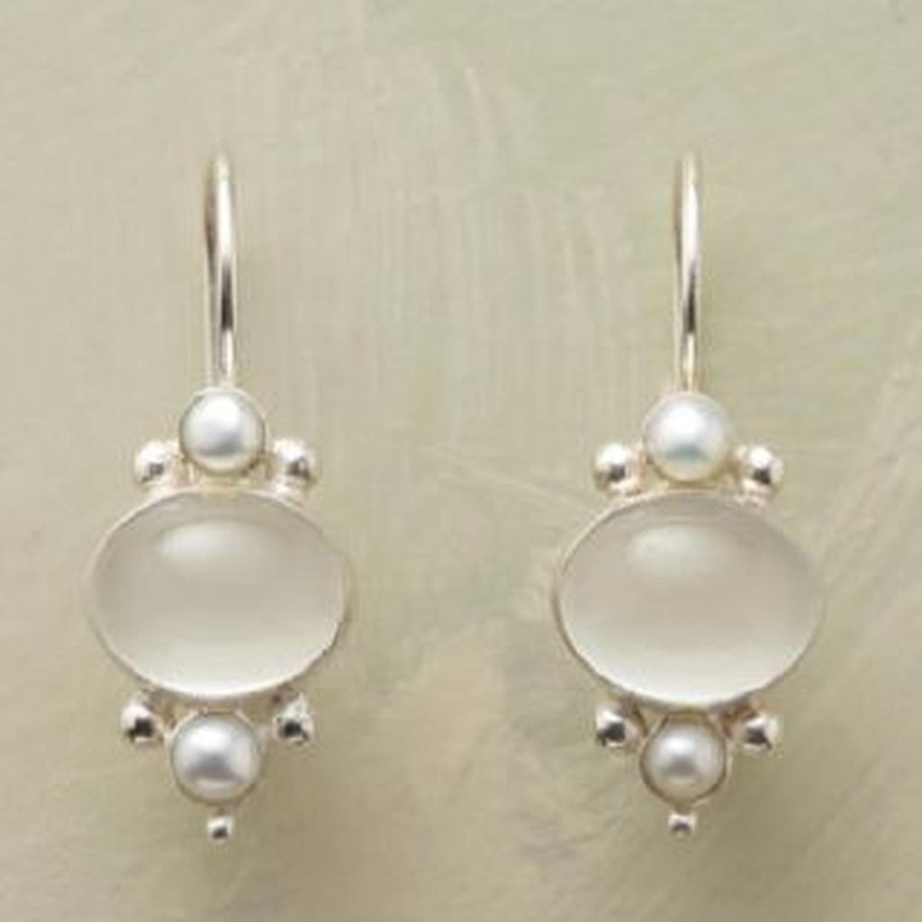 Retro Earrings with White Crystal and Daisy