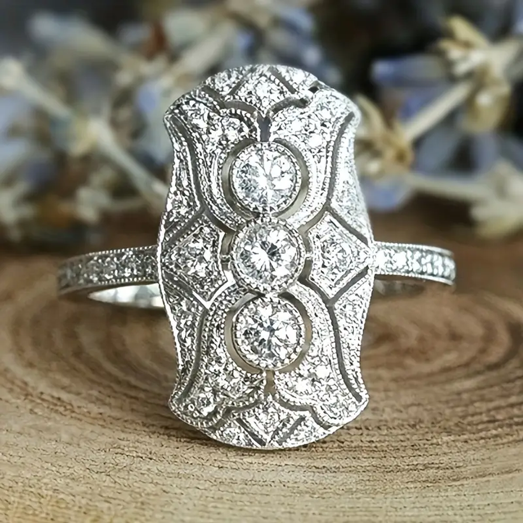 Retro Ring in Shiny White Gold