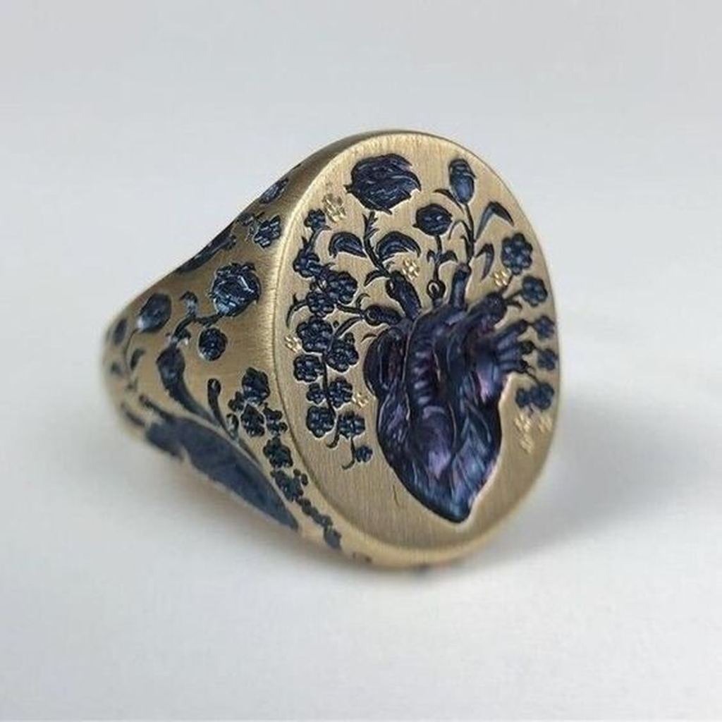 Retro Ring with Blue Flower in Gold