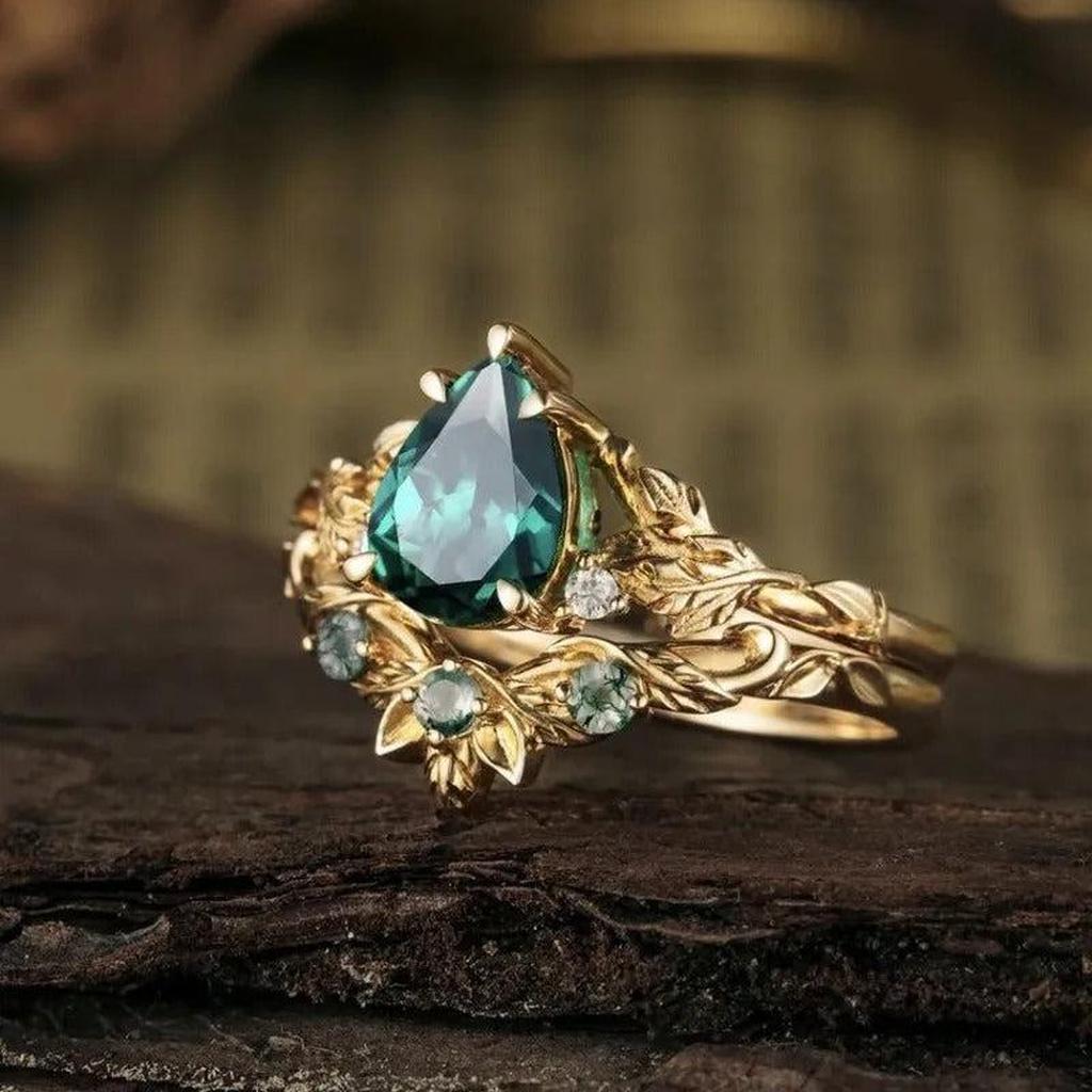 Retro Ring with Green Flower Stone